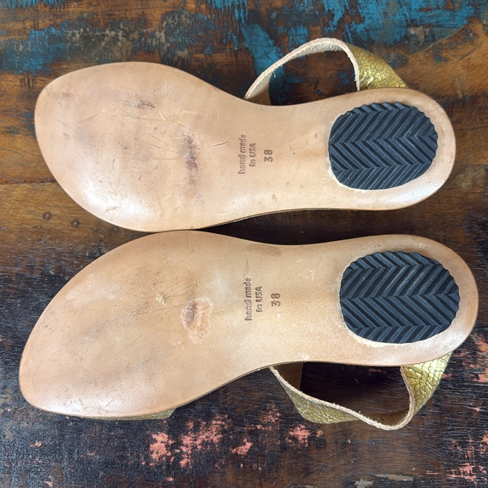 Cydwoq classic Hillary Sandals in crackled gold finish. 
New! - Picture 5 of 6